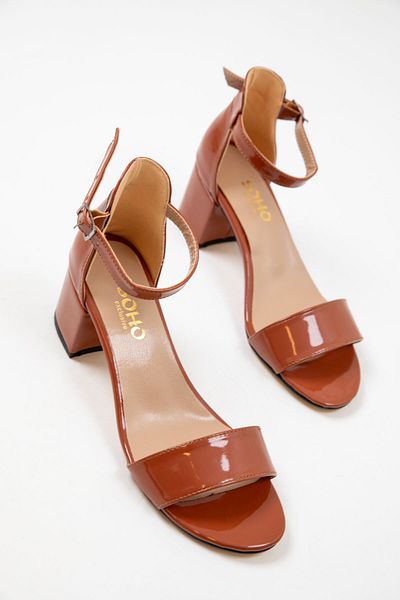 SOHO Klassische Damenschuhe mit Absatz aus hellbraunem Lackleder 14529
