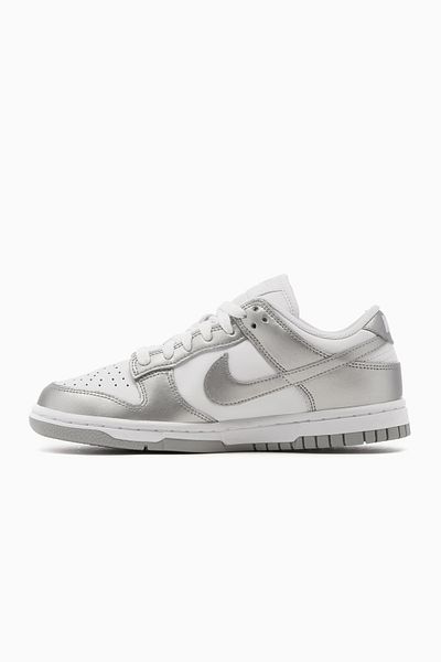 Nike Nike Dunk Low
Metallic Silver – Schuhe