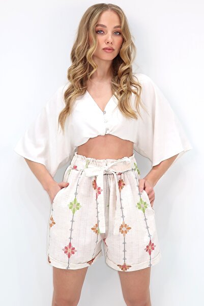Trend Alaçatı Stili Dámské plátěné šortky s vysokým pasem a dvojitými kapsami s květinovým potiskem - ALC-X13658