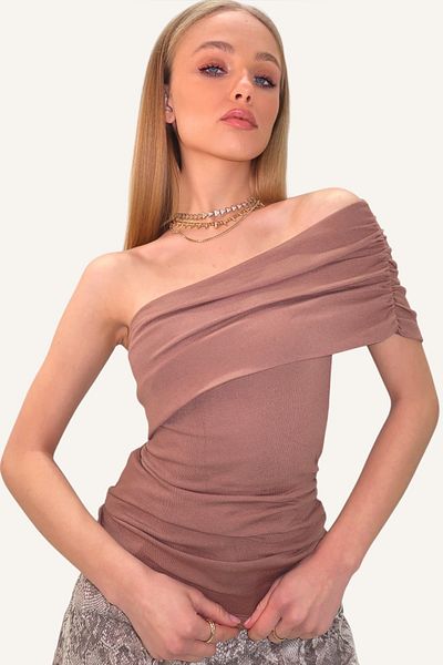 Trend Alaçatı Stili Braune weiche Bluse mit Madonna-Ausschnitt – drapierte Taille ALC-X13468
