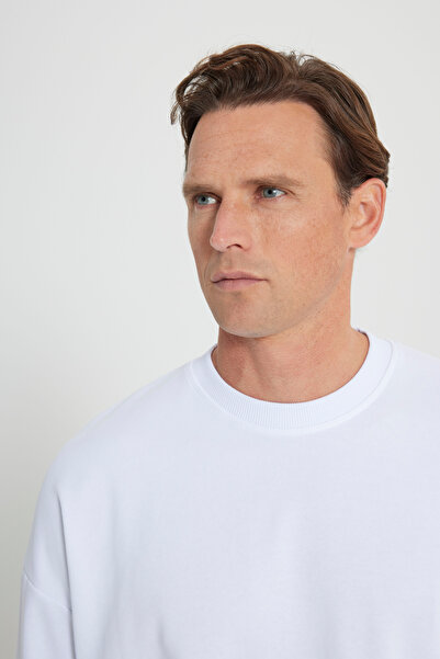 AC&Co / Altınyıldız Classics Bílá oversize bavlněná mikina - 3 nitě, výstřih s výstřihem