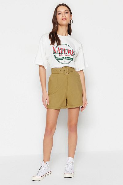 Trendyol Collection Tmavě béžové tkané šortky s páskem TWOSS19IE0062