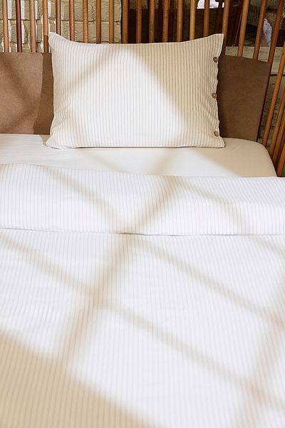 Trendyol Collection Pojedynczy zestaw poszewek na kołdrę w paski w kolorze antracytowym - mieszanka bawełny i poliestru 160X220 cm Tphss25Tkn00000
