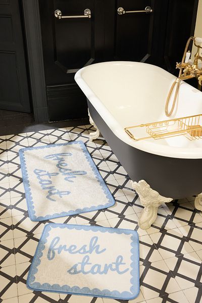 Trendyol Collection Set mit 2 bedruckten, rutschfesten Boden-Badematten TPHSS25BPS00006