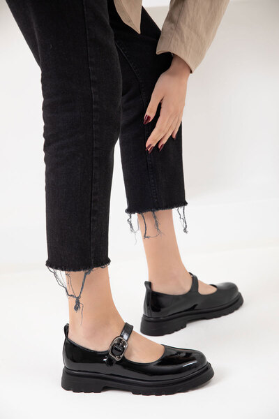 SOHO Черни лачени дамски ежедневни обувки 20262