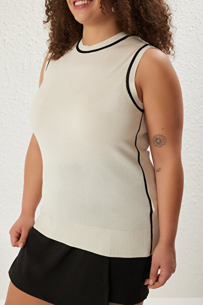 Trendyol Curve Блуза преміум класу екрю-трико в смужку з деталізованою пряжею Ozelik TBBSS25AF00073