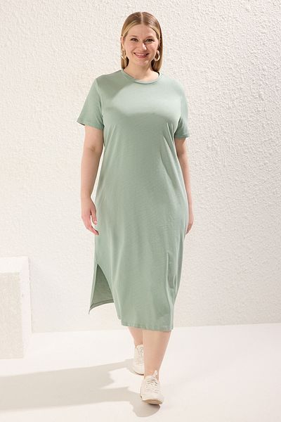 Trendyol Curve Mintfarbenes Single-Jersey-Strickkleid in Übergröße