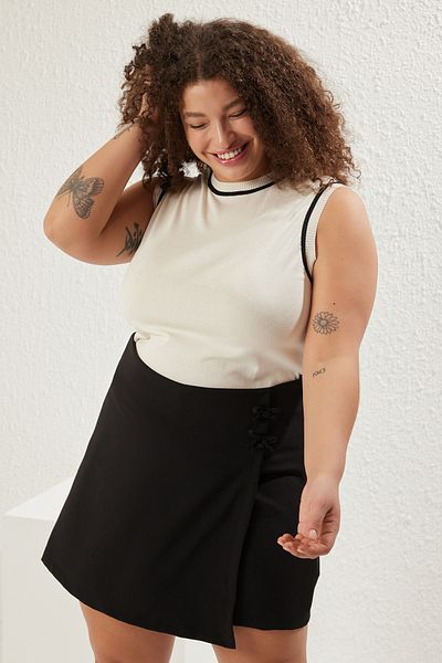 Trendyol Curve Premium Ecru Knitwear Μπλούζα - Λεπτομέρεια ρίγες, ιδιαίτερο νήμα TBBSS25AF00073