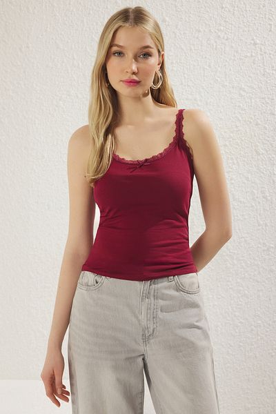 Trendyol Collection Burgunderrote Spitzenbluse mit dehnbarem Schleifendetail – körperbetont, TWOSS25BZ00150