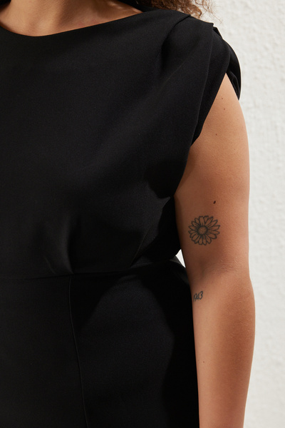 Trendyol Curve Сукня для вечора з розрізом великого розміру — чорна - TBBSS25AH00052