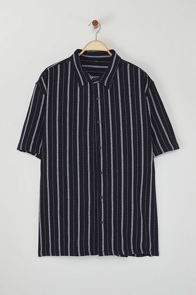 Trendyol Collection Schwarzes, übergroßes, kurzärmliges, gestreiftes Etamin-Sommerhemd TMNSS25AX00003