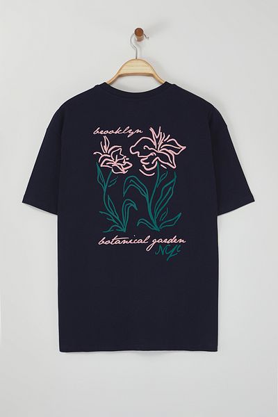 Trendyol Collection Μπλουζάκι με φλοράλ εμπριμέ Navy Blue Oversize - 100% βαμβάκι, σκληρό ύφασμα TMNSS25TS00069