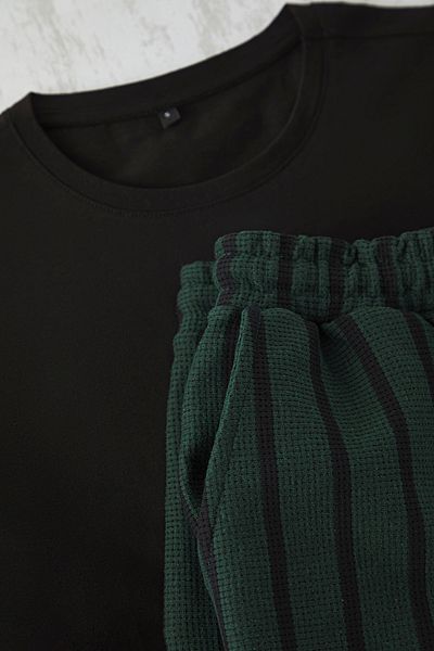 Trendyol Collection Fekete kötött pizsama szett zöld csíkokkal - normál szabású TMNSS25PT00029