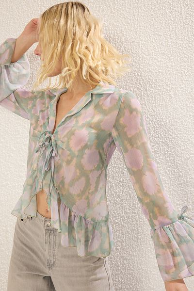 Trendyol Collection Buntes Hemd mit Rüschen und Bindedetail – TWOSS25GO00090