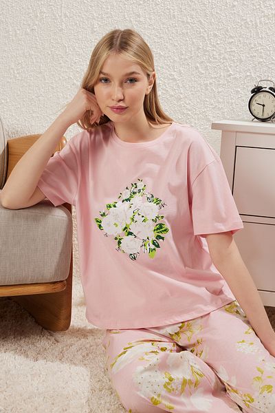 Trendyol Collection Ροζ 100% βαμβακερό φλοράλ πλεκτό σετ πιτζάμες THMSS25PT00061