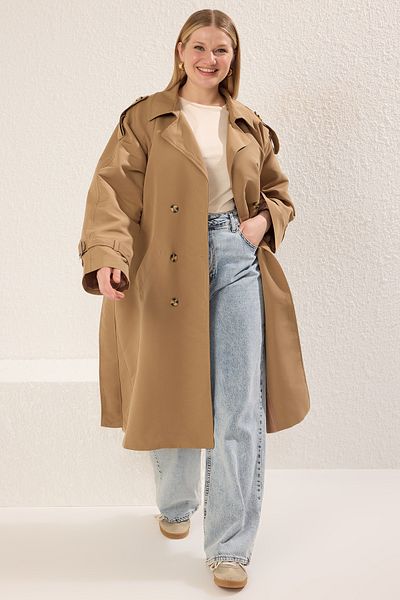 Trendyol Curve Beige langer, übergroßer Trenchcoat in Übergröße TBBSS25BM00002