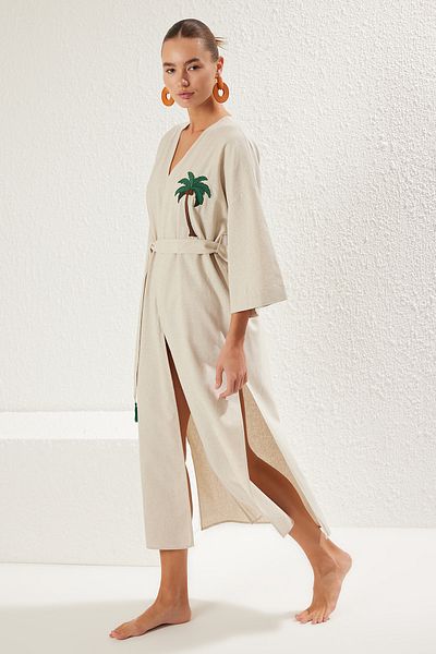 Trendyol Collection Grüner, gewebter Maxi-Kimono mit Handflächen-Stickerei und Leinenmischung und Kaftan mit Gürtel TBESS20KM0051