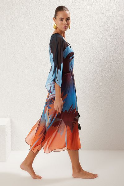 Trendyol Collection Vícebarevné tropické pravidelné midi tkané šaty ze 100% polyesteru