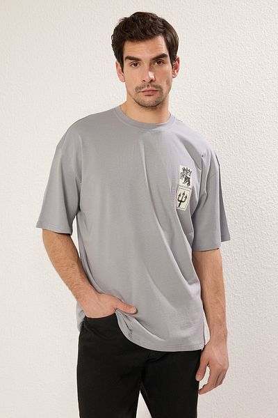 Trendyol Collection UMĚLECKÉ ŠEDÉ ŠEDÉ tričko nadměrné velikosti – 100% krátký rukáv TMNSS21TS3559