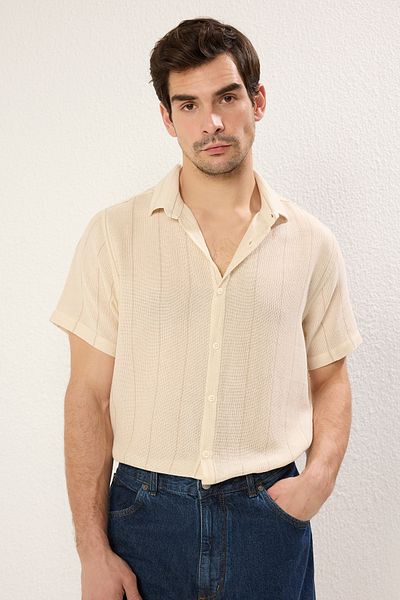Trendyol Collection Koszula letnia w paski z teksturą w kolorze beżowym, limitowana edycja, regularny krój Tmnss23Go00063