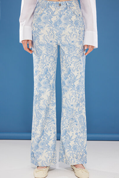 Trendyol Collection Modré džíny s vysokým pasem s květinovým vzorem se širokými nohavicemi TWOSS25JE00204