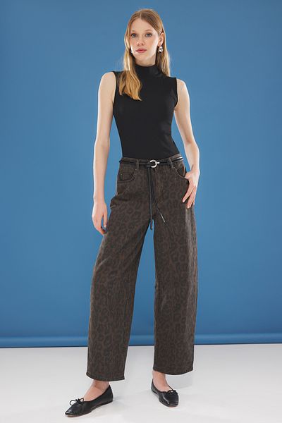 Trendyol Collection Μαύρη βάση γιακά κανονικού μεγέθους ελαστική πλεκτή μπλούζα TWOSS25BZ00371