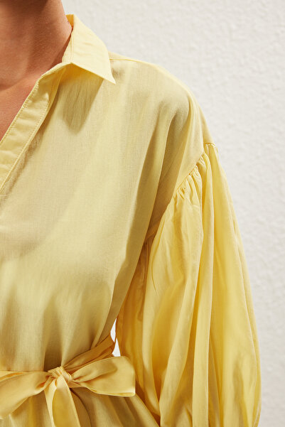 Trendyol Collection Gelbes, gewebtes Mini-Strandkleid aus 100 % Baumwolle mit Ballonärmeln TBESS25EL00034