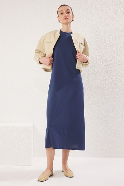 Trendyol Modest Námořnicky modré nepodšité rovné pletené jednobarevné žerzejové hidžábové šaty TCTSS21UK0034