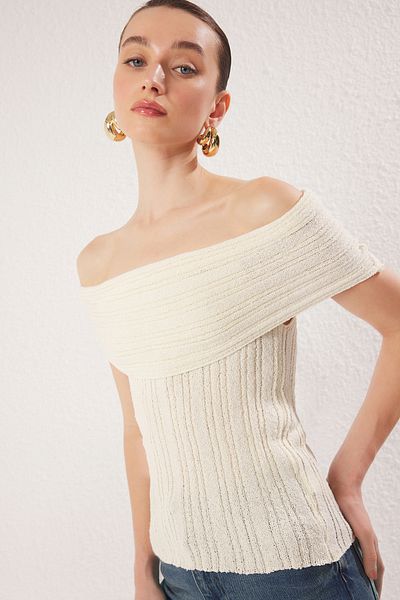 Trendyol Collection Knochen Carmen Kragen Strukturierte Strickwaren Dünne Bluse TWOSS25BZ00328