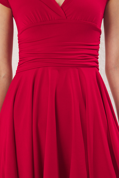 Trendyol Collection Piros rövid ujjú drapériás mini gördeszka ruha - TWOSS25EL00532