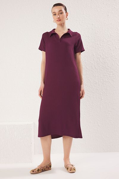 Trendyol Collection Πλεκτό μίντι φόρεμα με λαιμόκοψη με λαιμόκοψη - κοντό μανίκι, στριφτή λεπτομέρεια TWOSS24EL00478