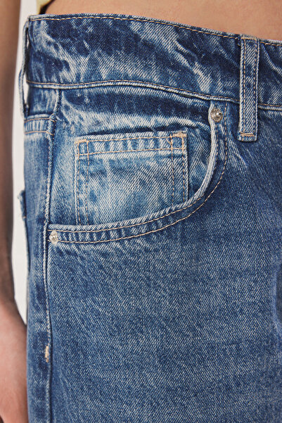 Trendyol Collection Modré volné džíny s normálním pasem TWOSS25JE00190