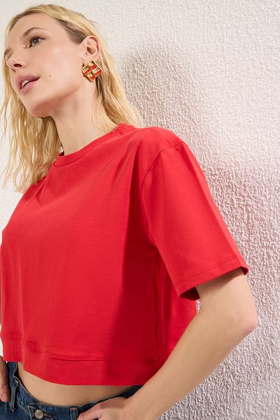 Trendyol Collection Red Crop Crew Neck Comfortable Fit 100% Cotton T-Shirt - Twoss25Ts00022