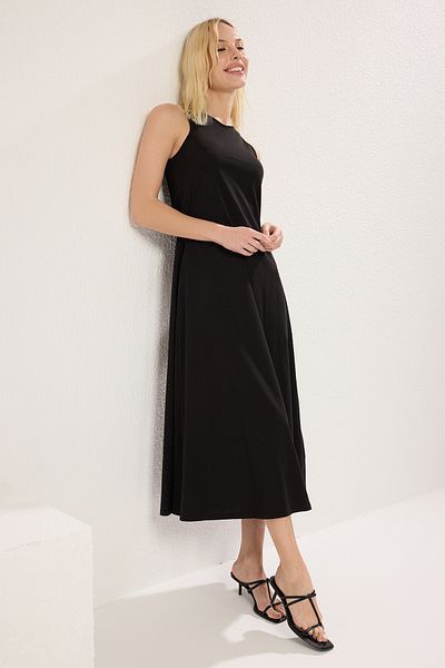 Trendyol Collection Μαύρο γιακά με καπίστρι Μίντι πλεκτό φόρεμα γραμμής/καμπάνας TWOSS25EL00226