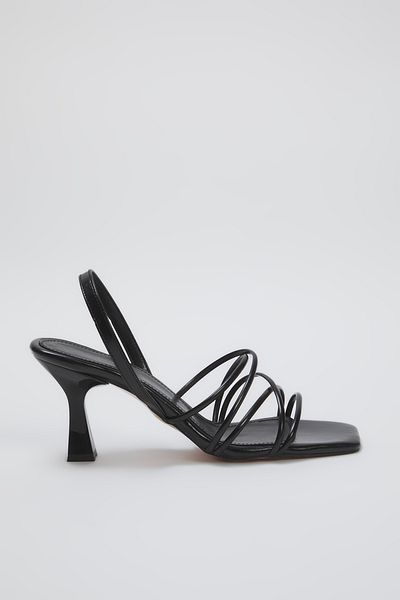 TRENDYOL SHOES Schwarze Damen-Sandalen mit Knöchelriemen und dünnem Absatz und quadratischer Zehenpartie TAKSS25TO00003
