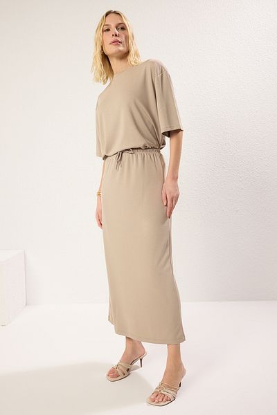 Trendyol Collection Dehnbarer Maxirock – Schlüssel und Detail, Stone Soft – TWOSS25ET00069