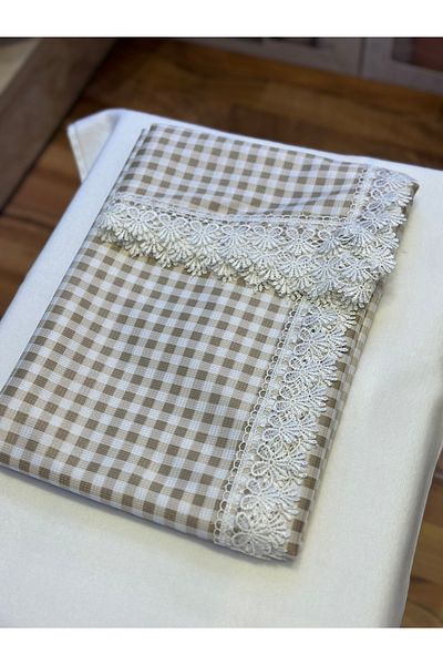 BHT 140x150 карирана покривка за маса с гипюр и байцване в цвят кафе
