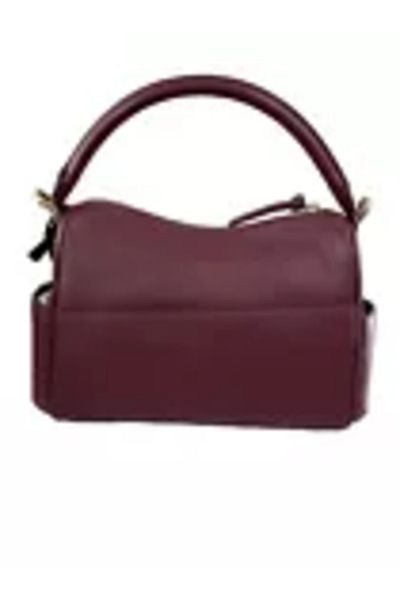 Michael Kors handbag is perfect for sophisticated ladies.