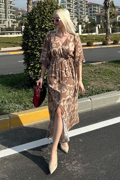 Madmext Μακρύ φόρεμα με καφέ σχέδιο με λεπτομέρεια σκίσιμο MG2322