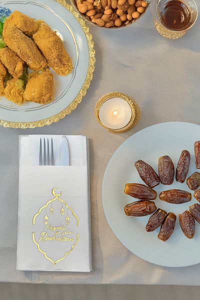 Artikel 12 Pieces of White Gold Gilded - Welcome Ya City Ramadan Decor and Serving Napkin