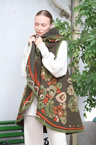 Şaman Butik Haki Çiçek Desenli Keçe Yelek