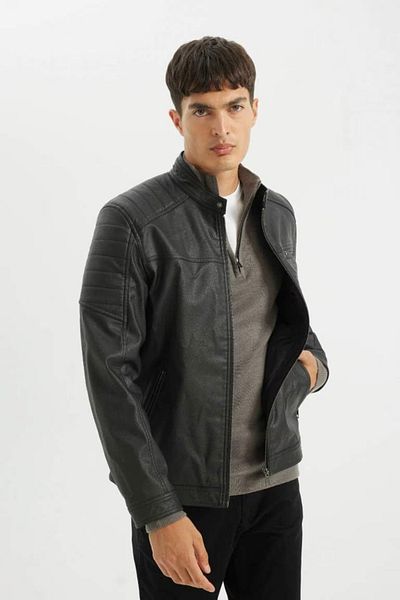 DeFacto Slim-Fit-Mantel aus Kunstleder – Stehkragen, Reißverschlusstaschen, saisonale D4918ax24au