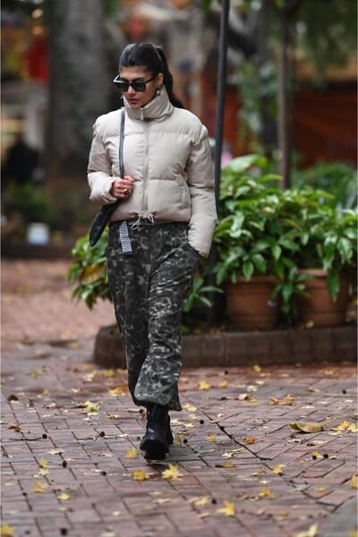 Şaman Butik Taş Rengi Lastik Detay Kısa Şişme Mont