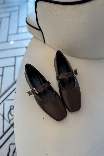 SHOEBELLAS Λεπτομερείς γυναικείες μπαλαρίνες Lupan Bitter Brown Skin Buckle
