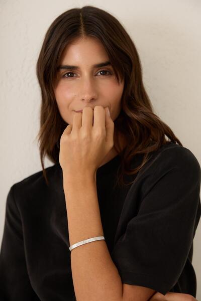 Setre Rochie neagră cu mânecă scurtă, lungime midi, guler rotund tricou