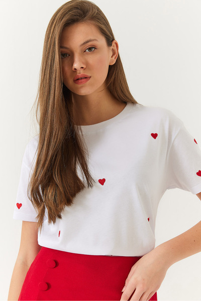 Bianco Lucci Γυναικείο μπλουζάκι με κεντημένη καρδιά - 60602004