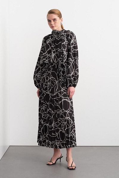 KADRİYE BAŞTÜRK Rope Patterned Scarf Black Shirt Set Pleated Skirt