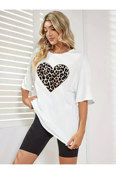 Ferhatlı تي شيرت نسائي أبيض بنقشة الفهد على شكل قلب كبير الحجم