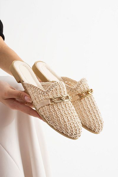 Miss Ezze صنادل نسائية من HUSSY Stone Slippers مغلقة من الأمام من الدانتيل بإبزيم محبوك