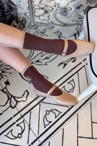 SHOEBELLAS Λεπτομερείς γυναικείες μπαλαρίνες με αγκράφα Lupan Beige
